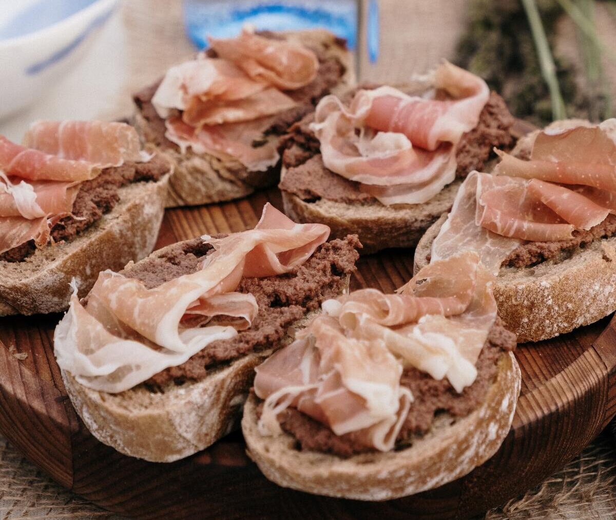 Tapa de jamón ibérico con pan